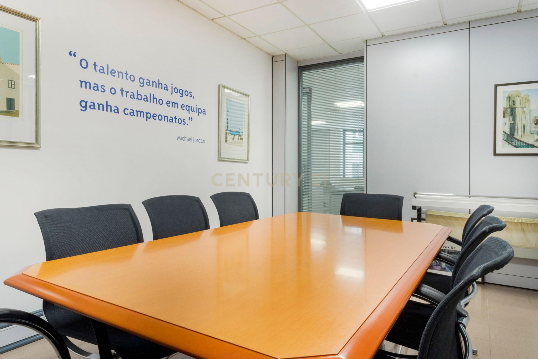 Escritório moderno com 5 Salas e 2 lugares de Parqueamento, junto ao Metro. Para Arrendar! - Image 7