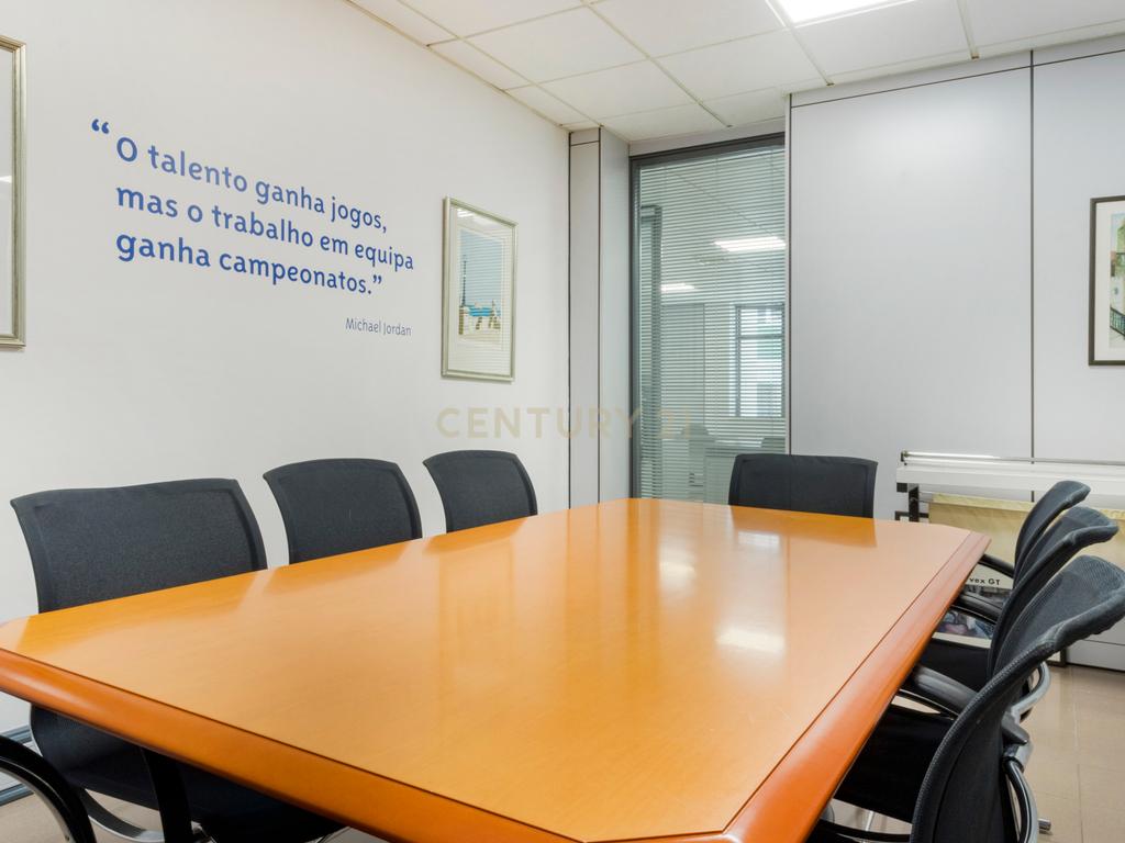 Escritório moderno com 5 Salas e 2 lugares de Parqueamento, junto ao Metro. Para Arrendar! - Image 7