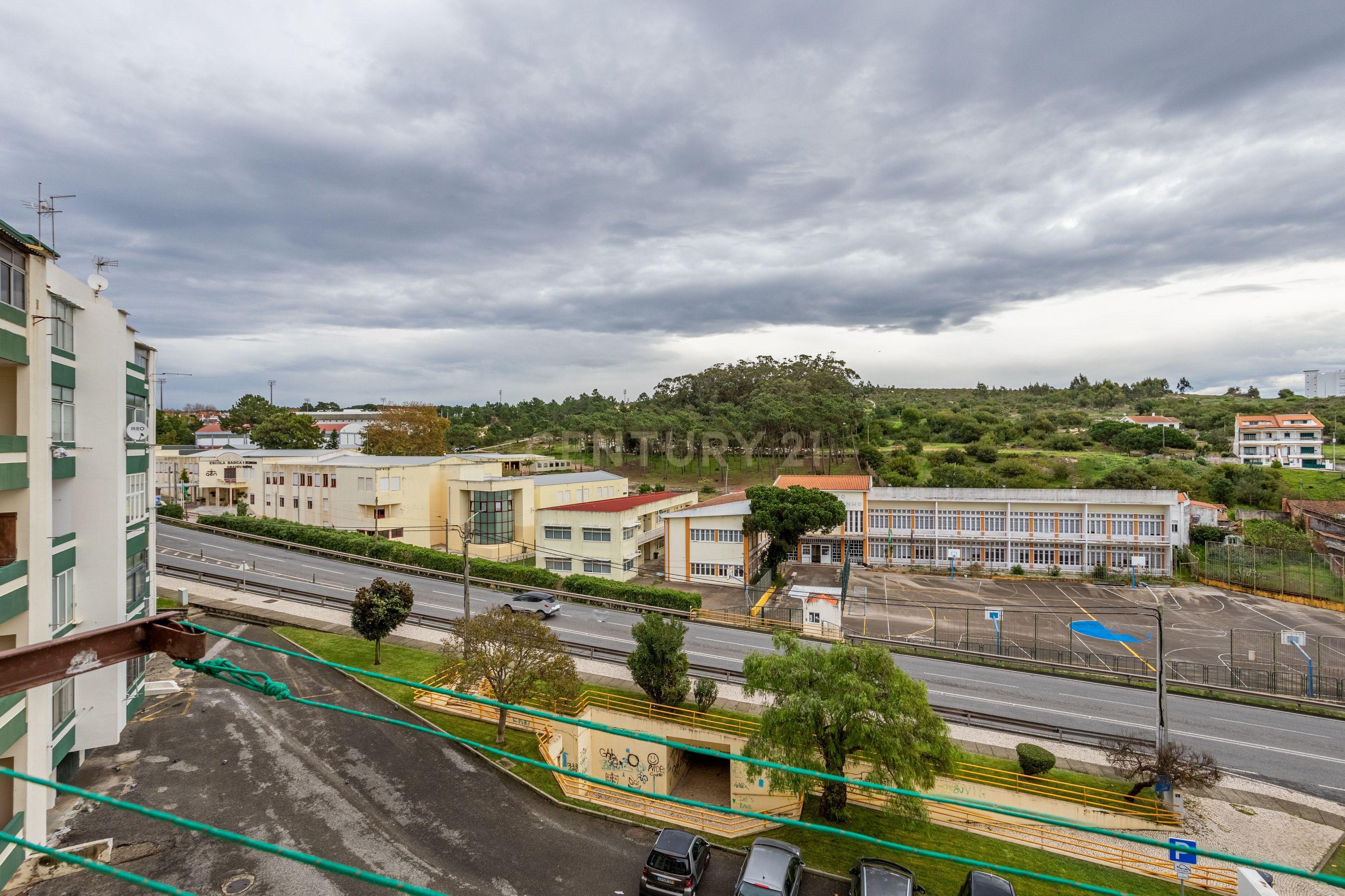 Apartamento T2 na Nazaré - Totalmente Remodelado com Vista Mar - Image 11