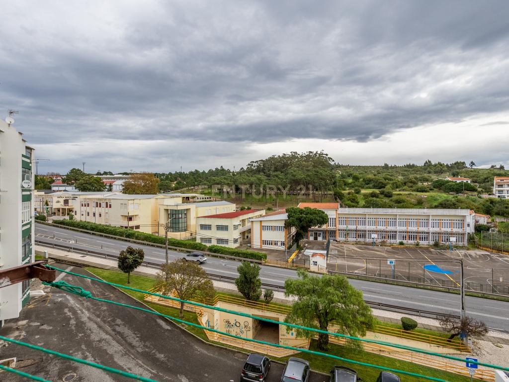 Apartamento T2 na Nazaré - Totalmente Remodelado com Vista Mar - Image 11