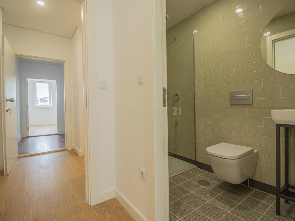 Apartamento T2 com Varanda  | Bonjardim | Porto - Image 13