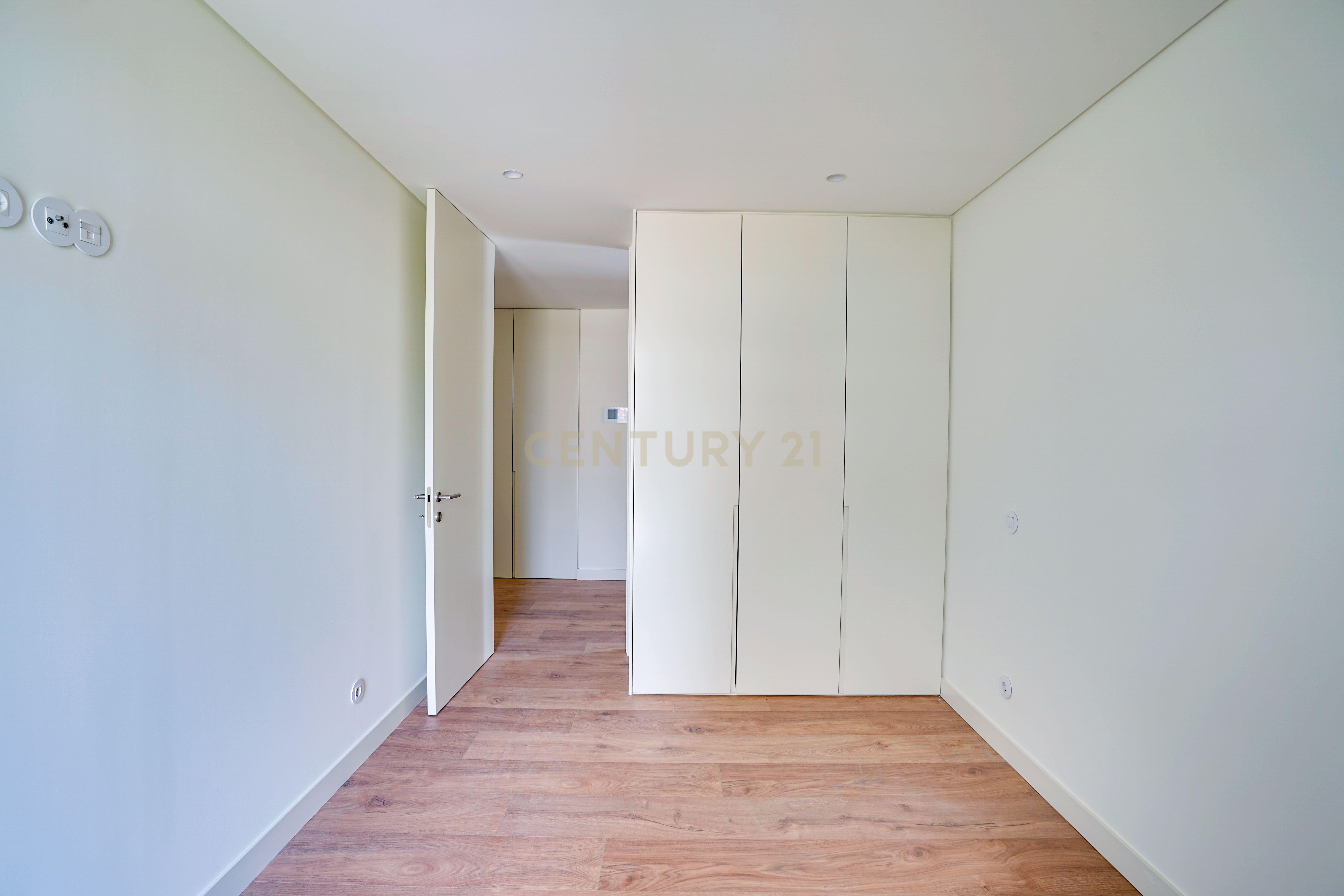 T1, Portela, Loures - Image 15