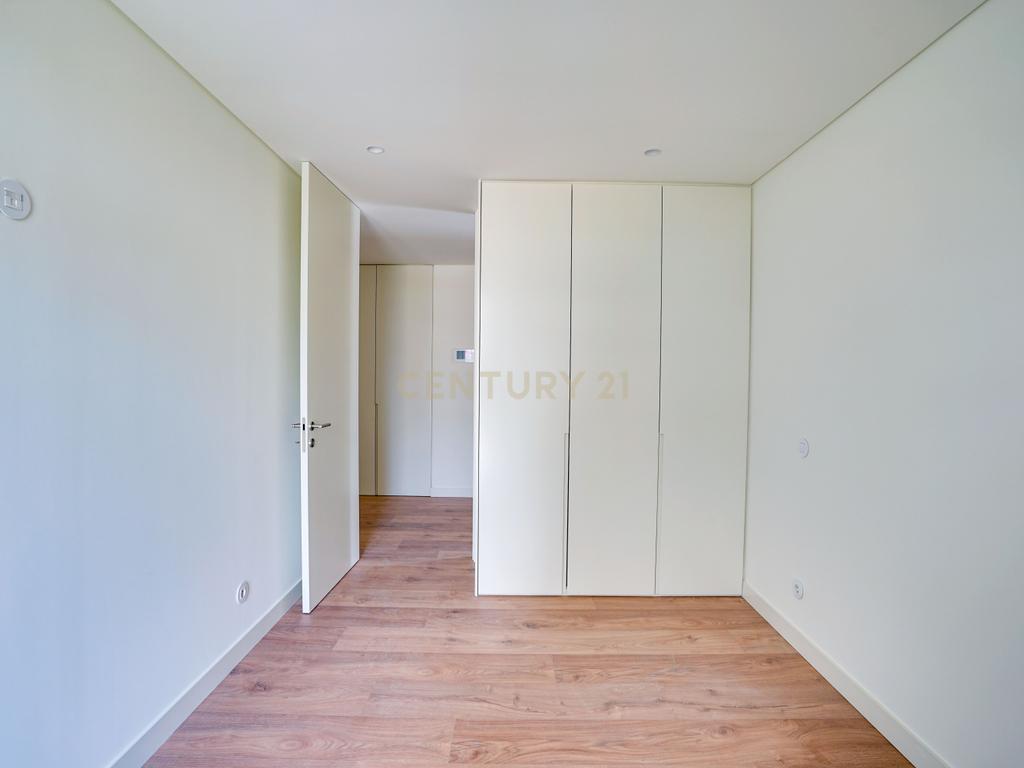T1, Portela, Loures - Image 15