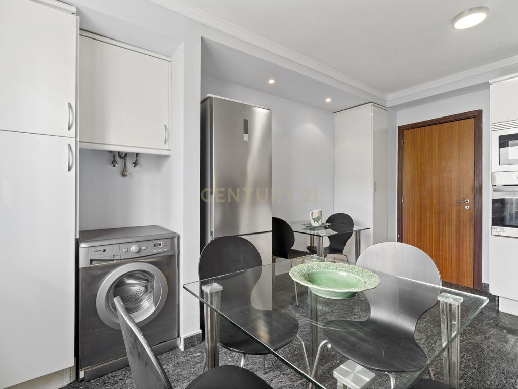 Apartamento T2 à Venda, com Jardim e Vista Mar - Pilar, Funchal - Image 14