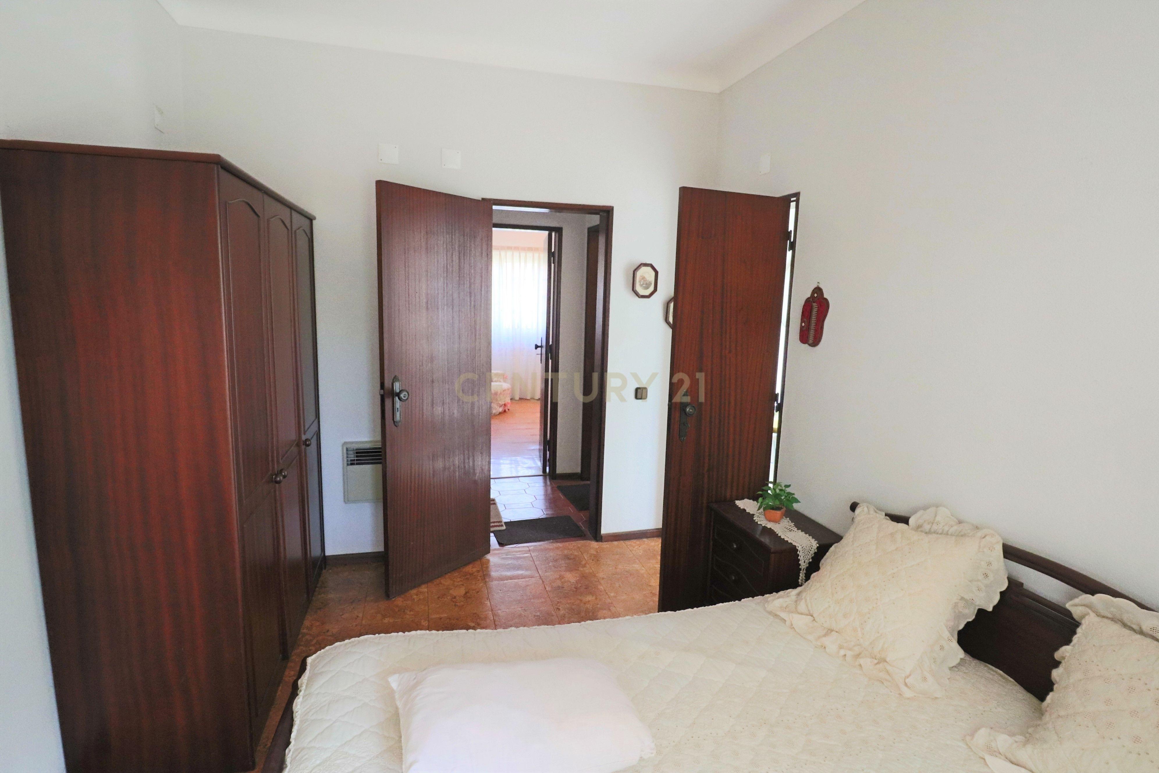 Fantástica Quintinha com 3 Casas de Habitação - Image 15