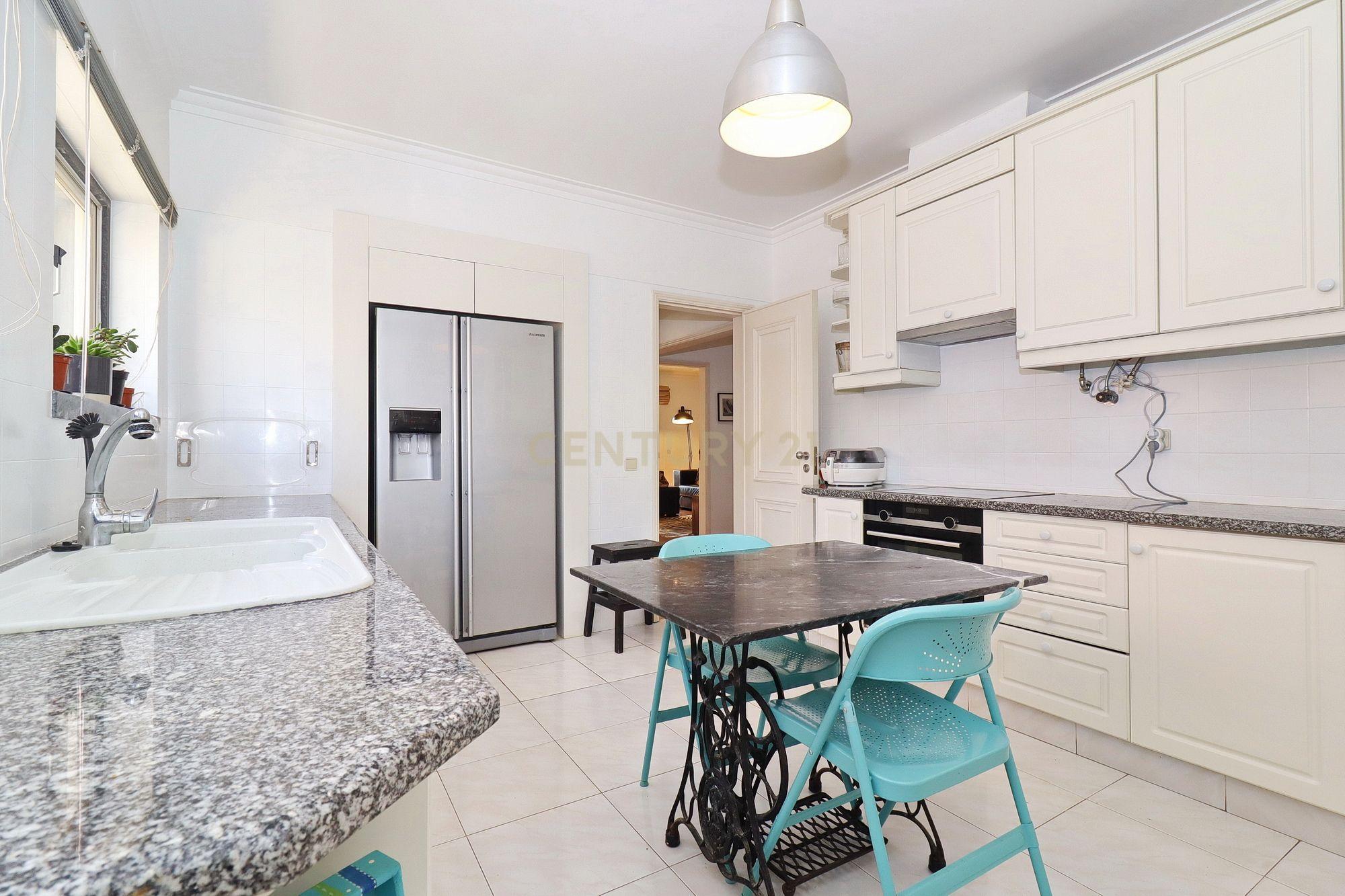 Moradia de Charme em zona residencial Prime, em Santo Amaro de Oeiras - Image 15