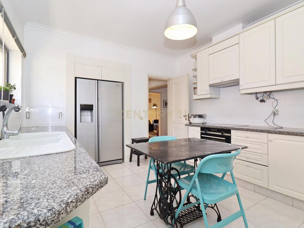 Moradia de Charme em zona residencial Prime, em Santo Amaro de Oeiras - Image 15