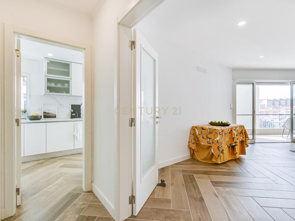 Apartamento T4 com 3 Suites, em zona Prime de Algés - Image 12