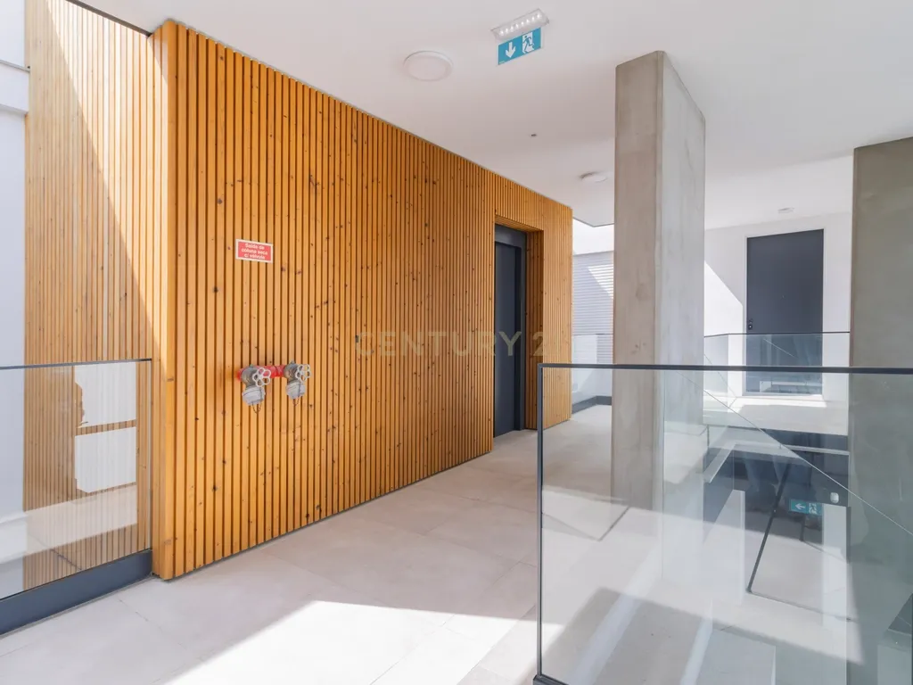 Excelente Penthouse T2 NOVA a 300 metros da praia - Image 9
