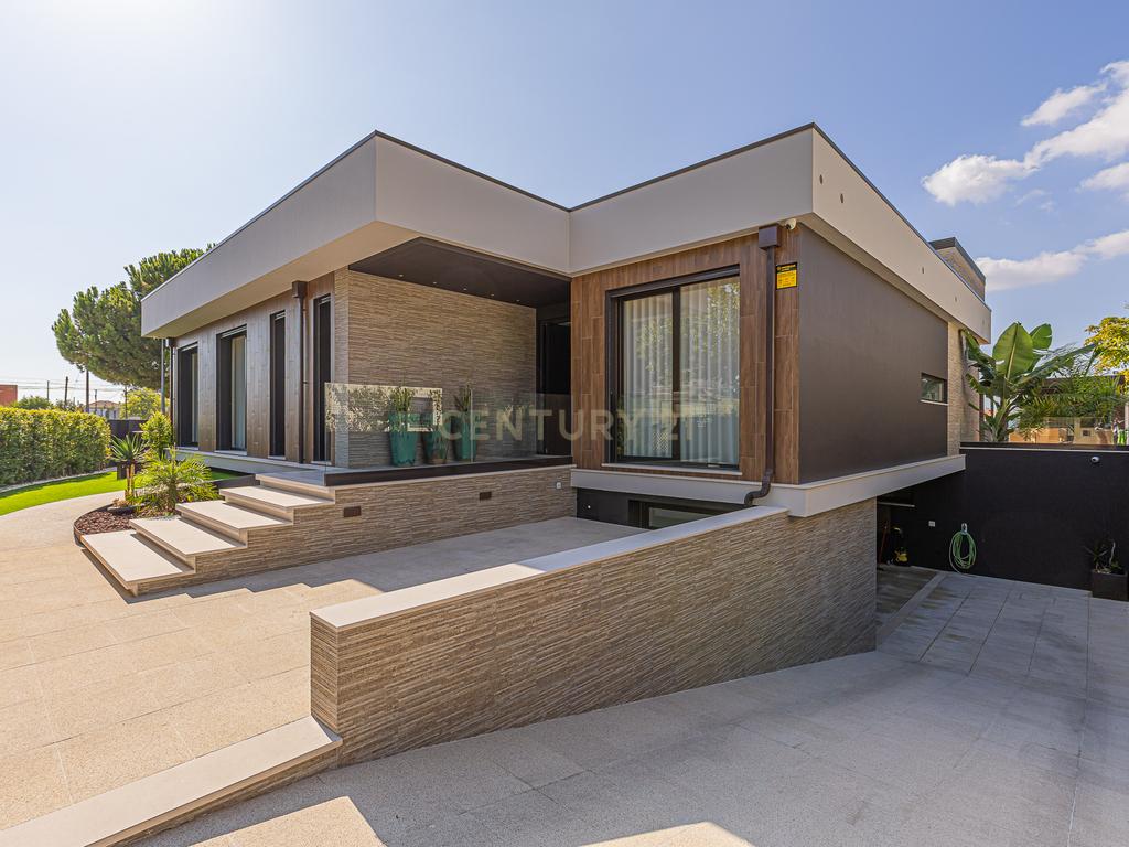 Moradia T4 de luxo, lote de gaveto 805m2, com cave e piscina. - Image 3