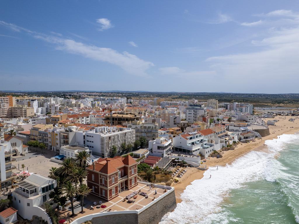T3 Renovado a 50 Metros da Praia em Armação de Pêra - Image 37