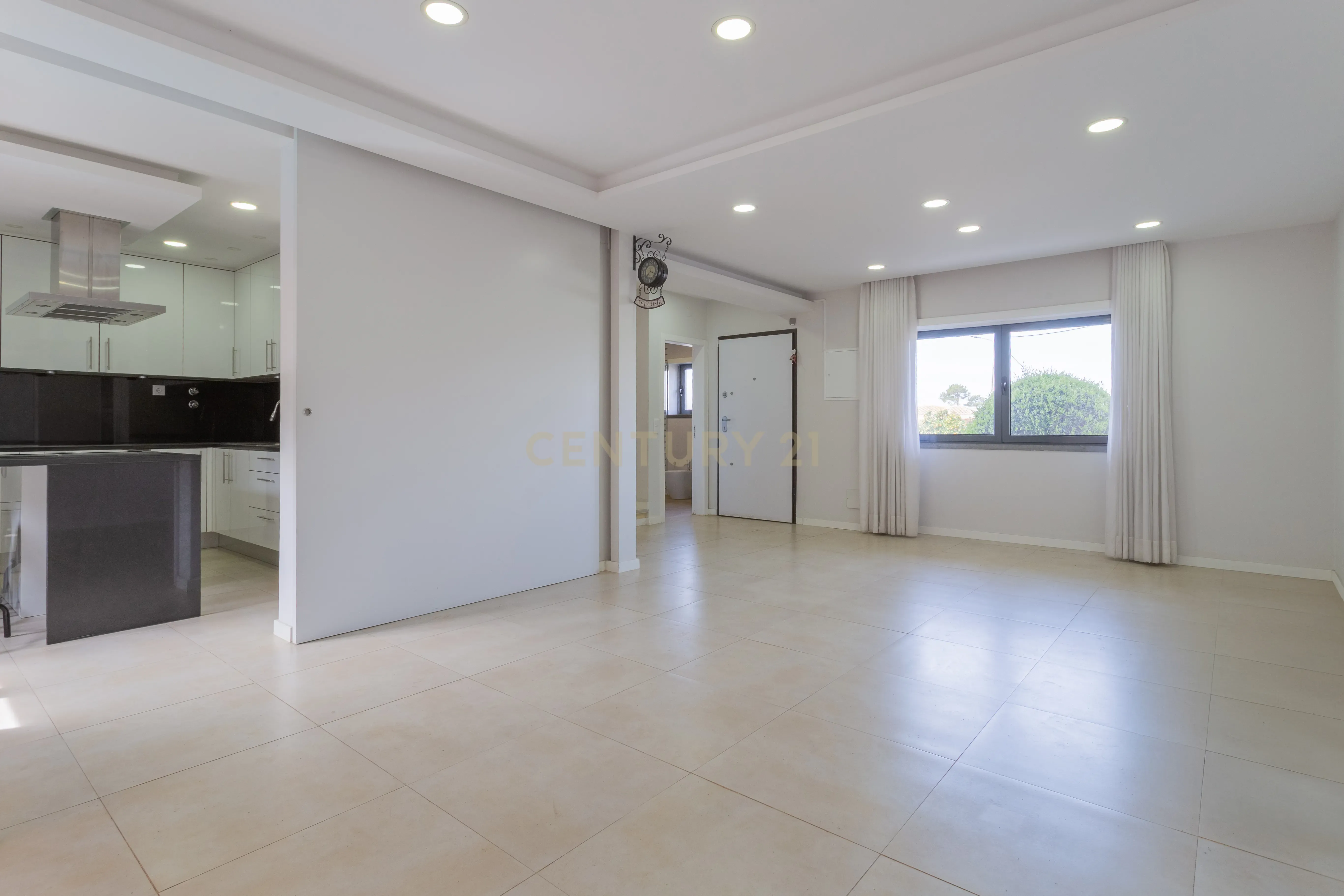 Moradia T4 com Piscina e espaço exterior em Belverde - Seixal - Image 4