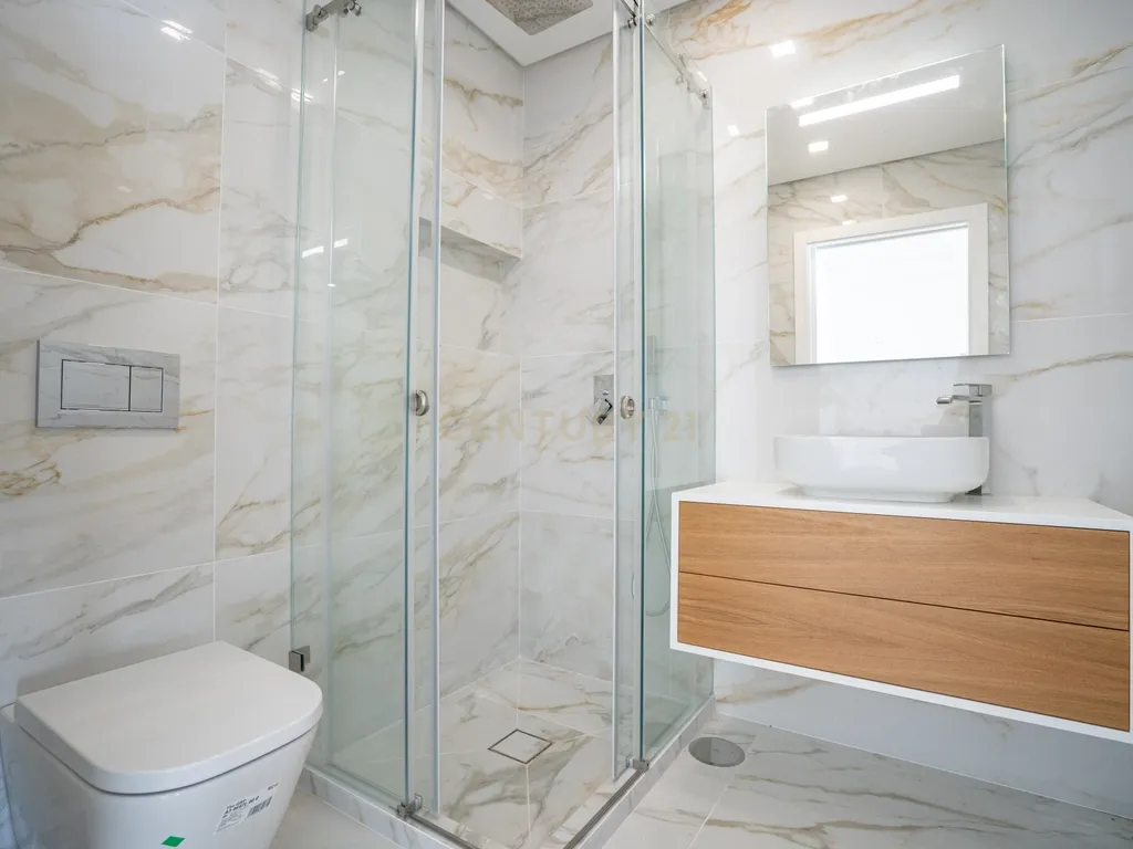 Moradia Térrea com piscina e quatro suites - Image 38