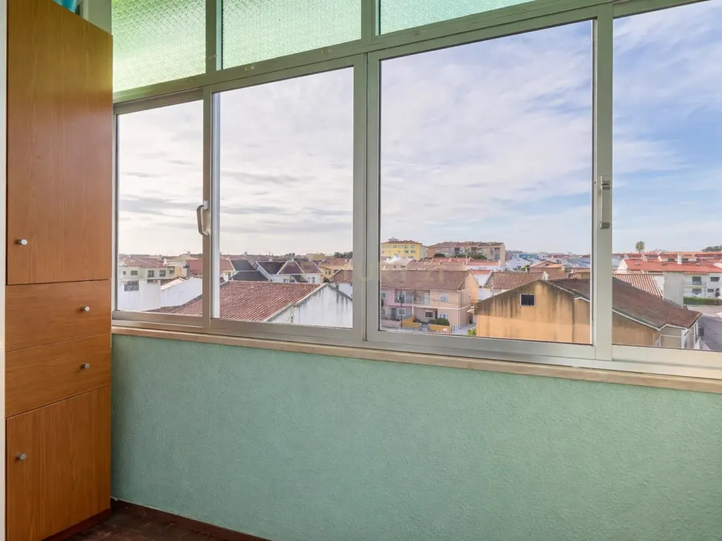Apartamento T3 com garagem Box em Algueirão Mem Martins - Image 13
