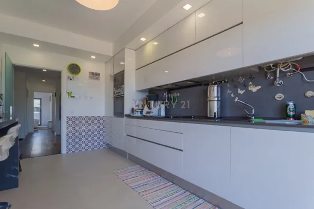 Luxuoso apartamento T3 duplex com Vista Panorâmica em Quinta de Santa Teresa, Charneca de caparica - Image 30