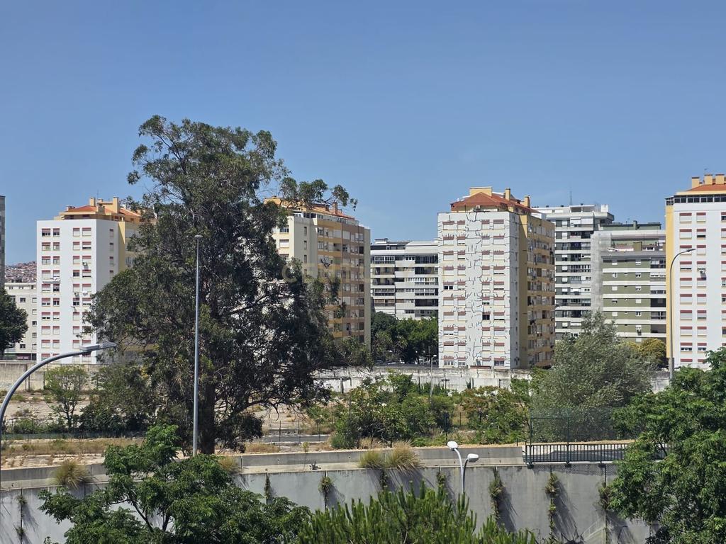 Apartamento T2 remodelado para Arrendamento – Damaia (junto às Portas de Benfica) - Image 14