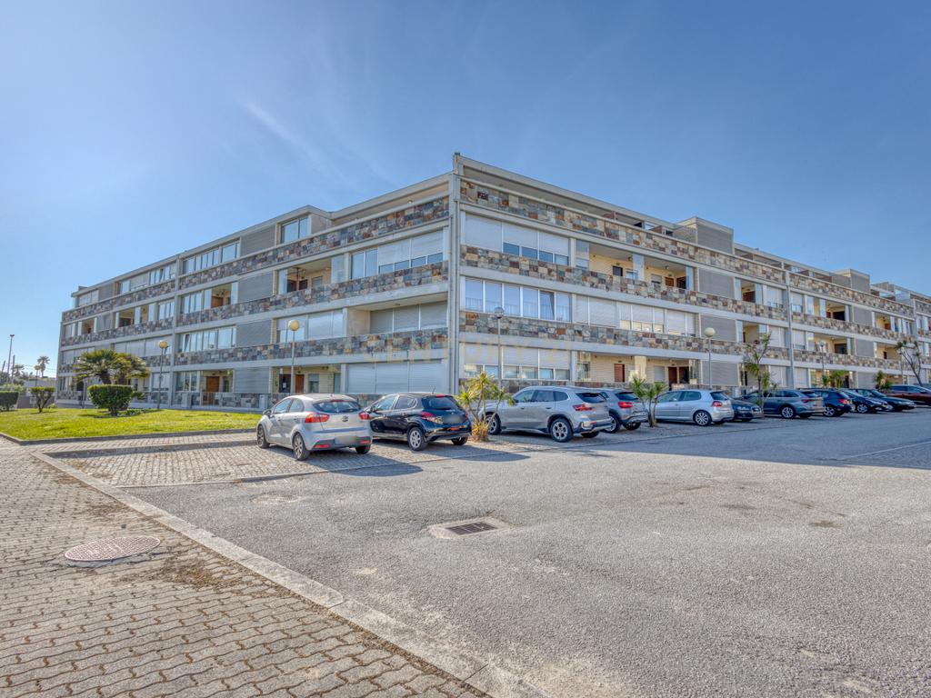 Apartamento T2+1 Duplex em condomínio fechado a  600m da praia - Image 28