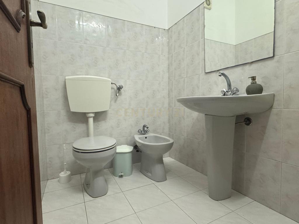 Espetacular Moradia T4 com Jardim e Vista Campestre em Alenquer - Image 18