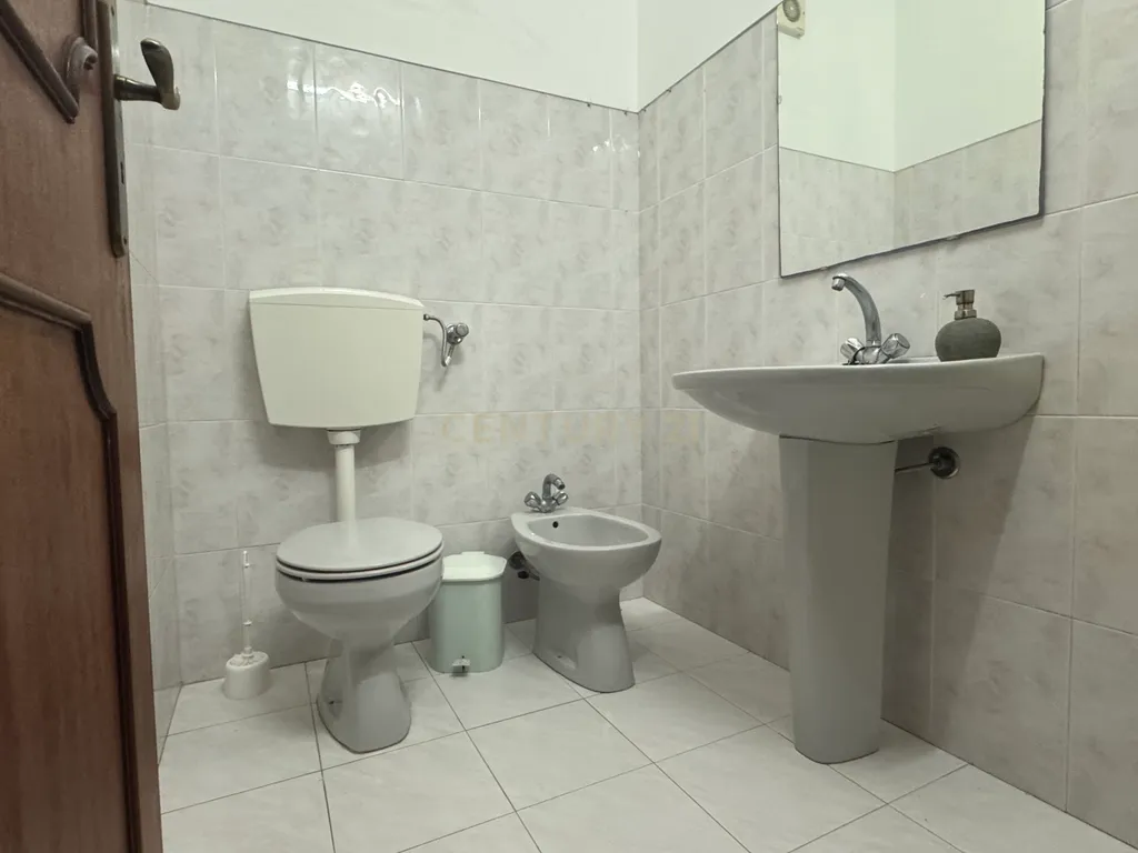 Espetacular Moradia T4 com Jardim e Vista Campestre em Alenquer - Image 18