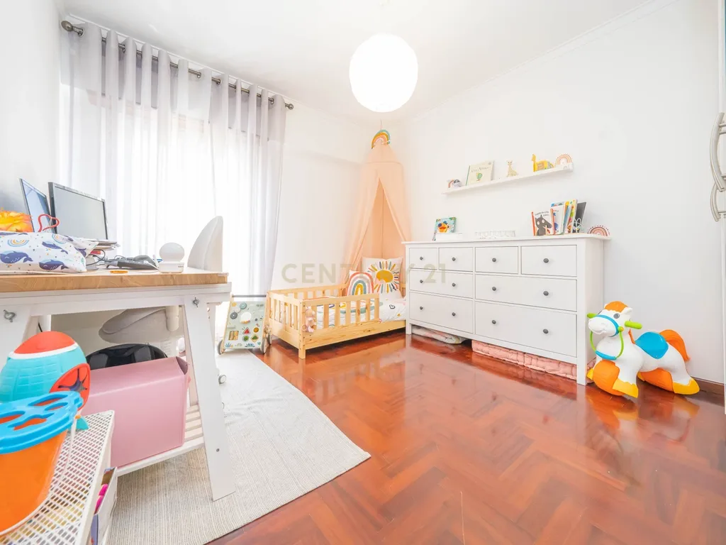 Apartamento T2, com Parqueamento e Arrecadação, em Caneças - Image 17