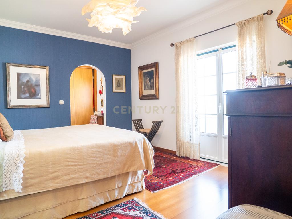 🏡 Moradia T5 como nova na Encarnação – Tranquilidade e vista desafogada! - Image 40