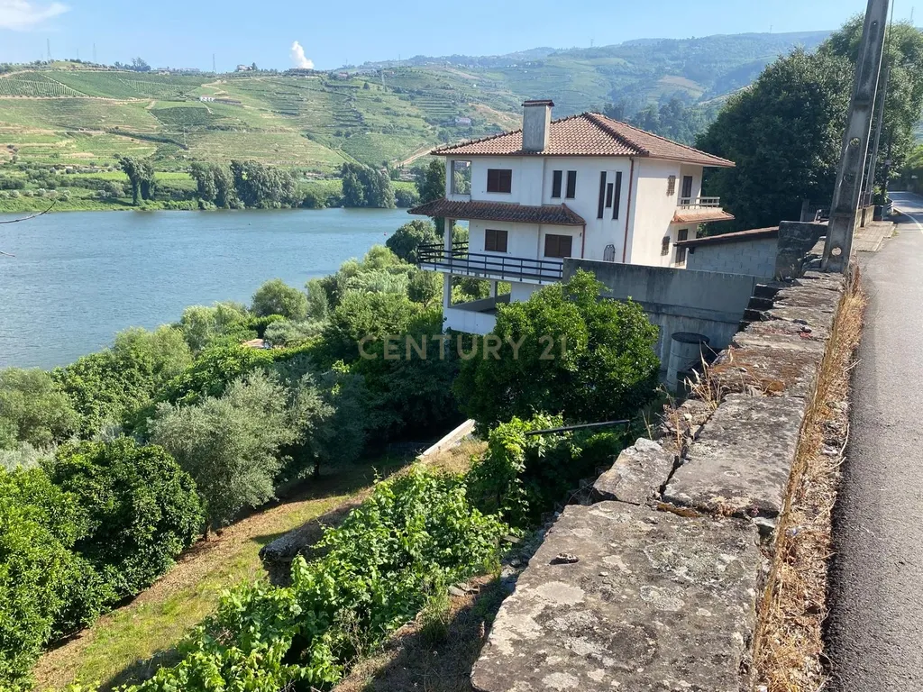 MORADIA V4 NO PESO DA RÉGUA COM ACESSO DIRETO AO RIO DOURO - Image 3