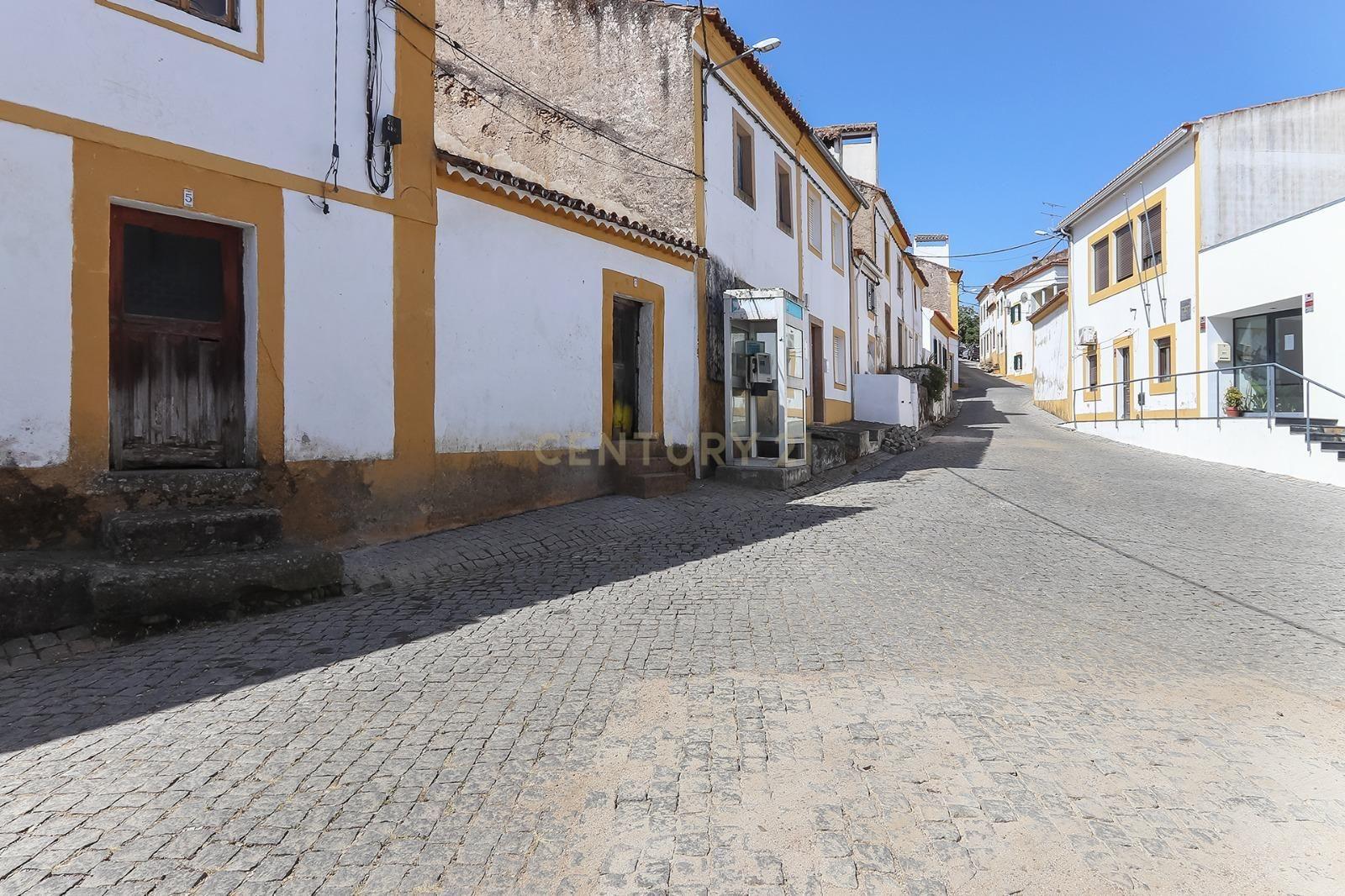 Fotografia 3 de Casa tradicional em pedra com espaço exterior em São Matias, Nisa