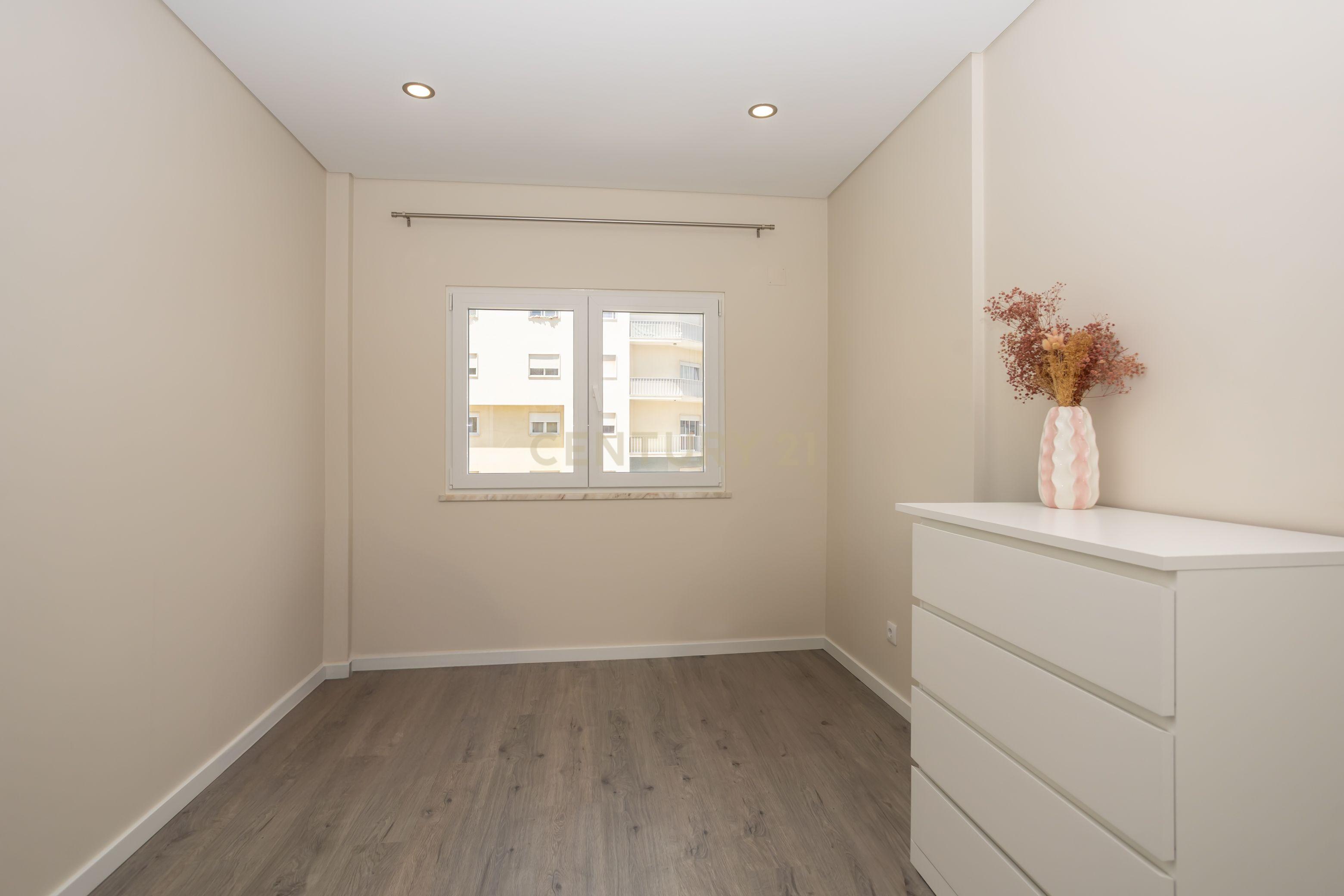Apartamento T3 Remodelado | Bairro Novo | Seixal - Image 21