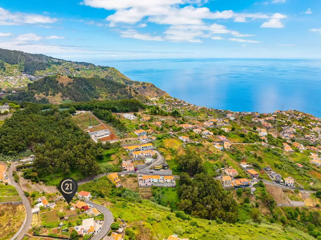 Terreno Urbano com Projeto Aprovado na Tranquila Ribeira Brava - Image 4