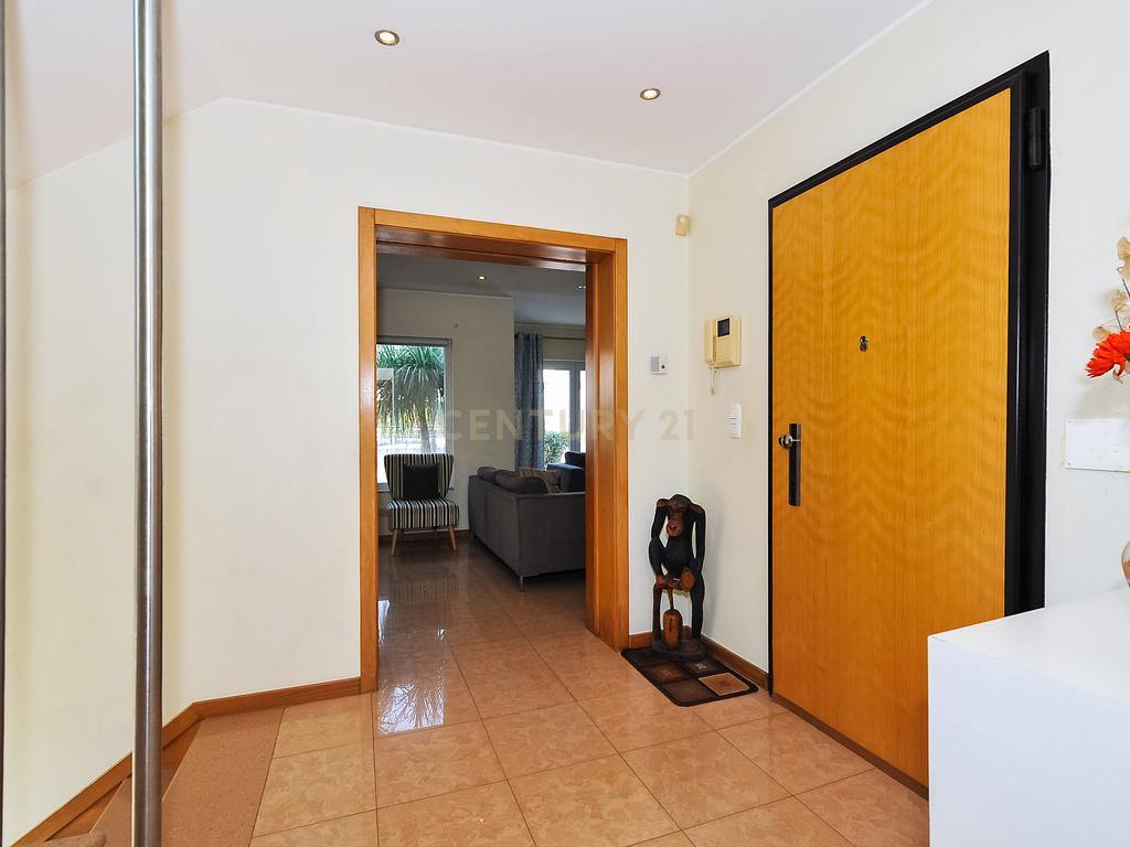 Moradia Isolada T4 Piscina e Cave - Image 25