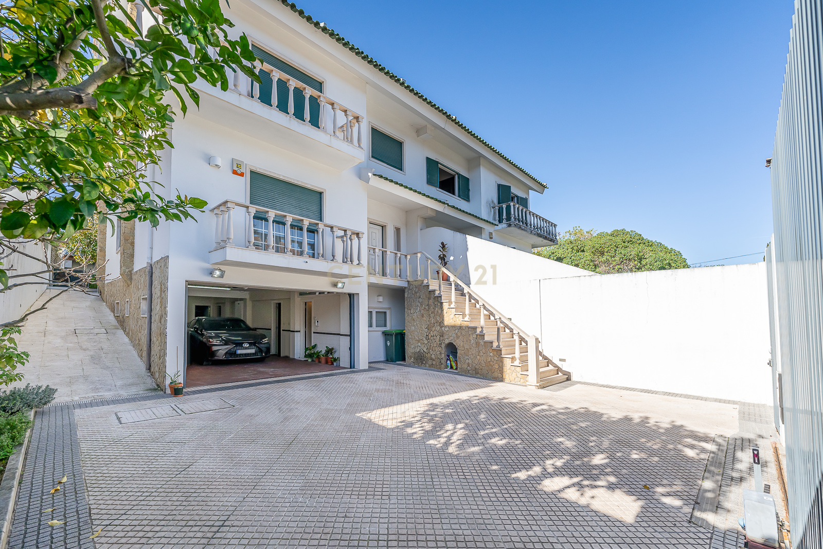 Moradia T4+2 em São João de Brito, Alvalade - Image 4