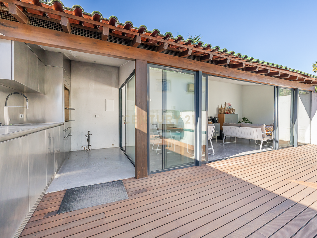 Moradia T4+2 em São João de Brito, Alvalade - Image 12