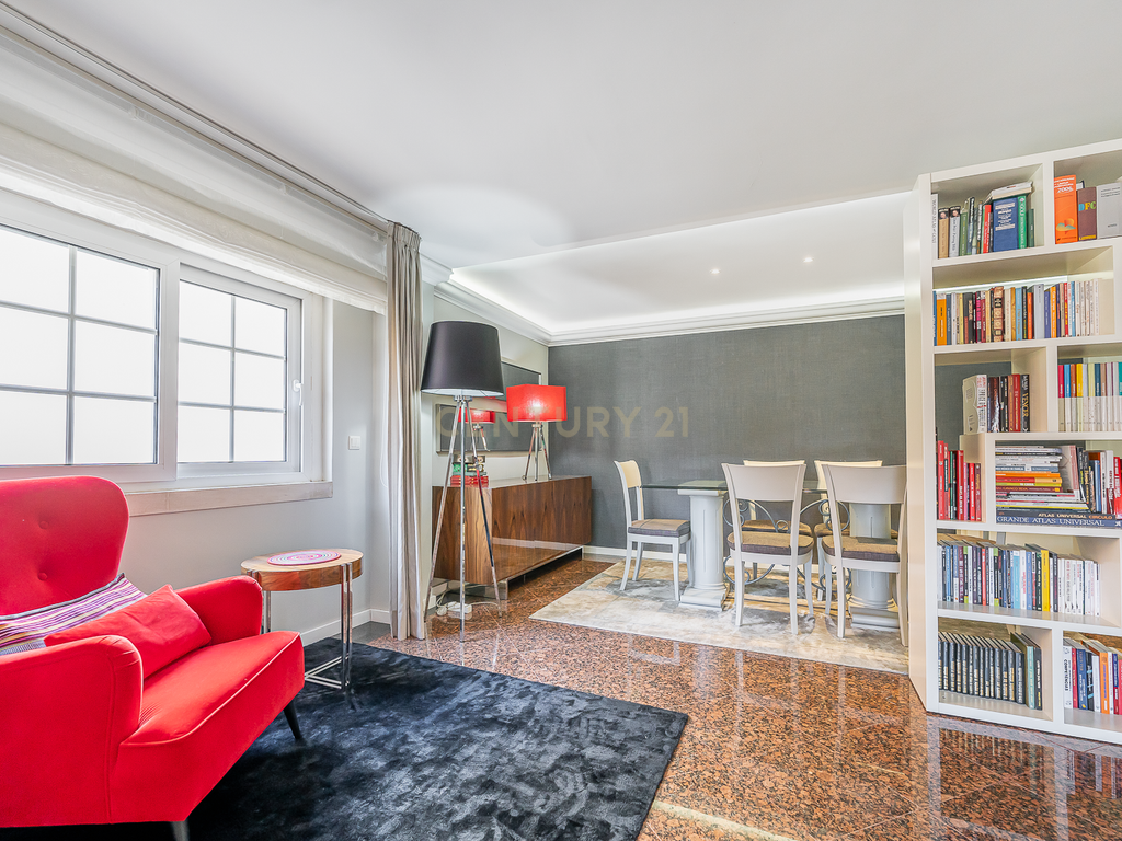 Moradia T4+2 em São João de Brito, Alvalade - Image 19