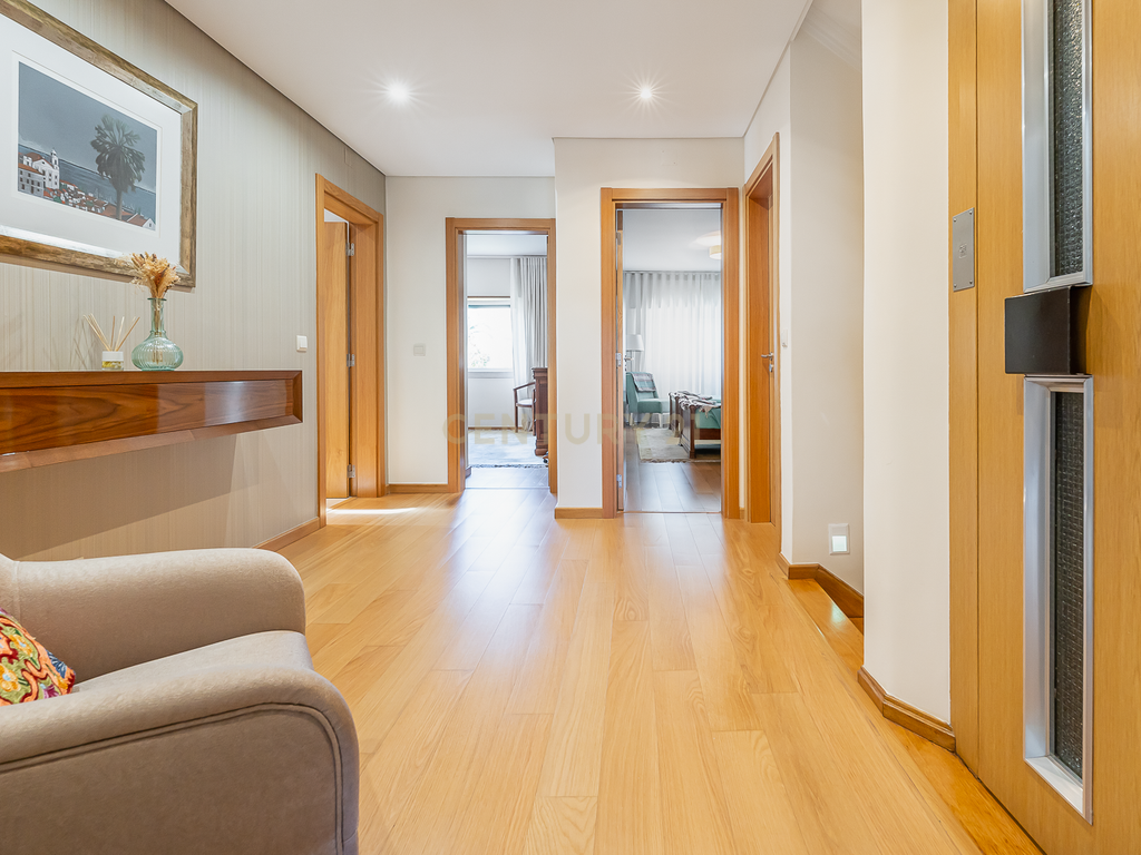 Moradia T4+2 em São João de Brito, Alvalade - Image 31