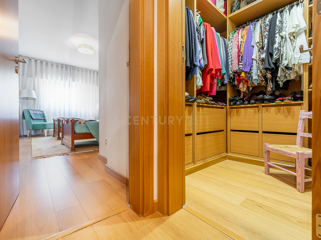 Moradia T4+2 em São João de Brito, Alvalade - Image 32
