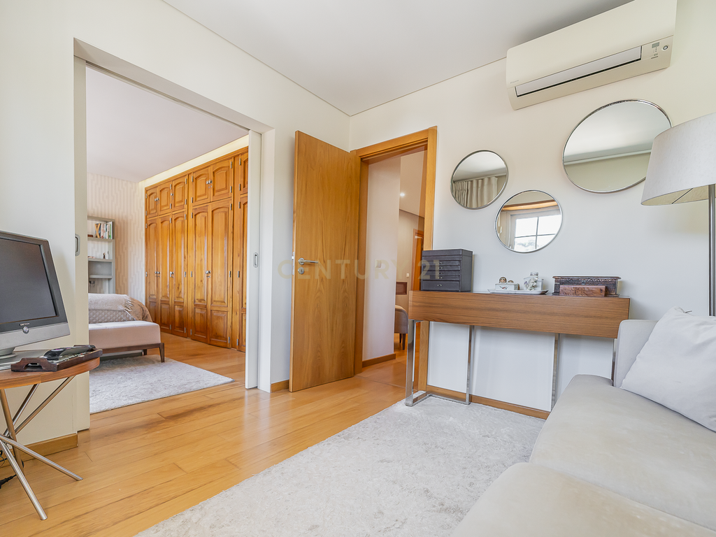 Moradia T4+2 em São João de Brito, Alvalade - Image 36