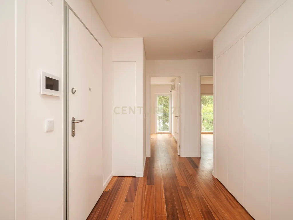 Arrenda-se apartamento T2 (111m2) na Estrela, Lisboa - Image 9