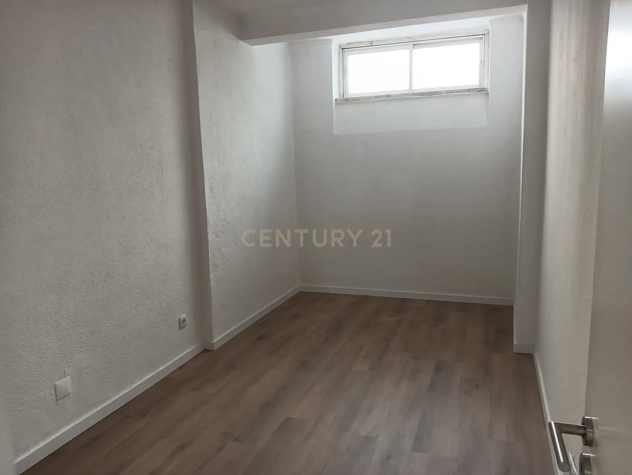 Apartamento para Investimento Metro de Alfornelos - Image 41