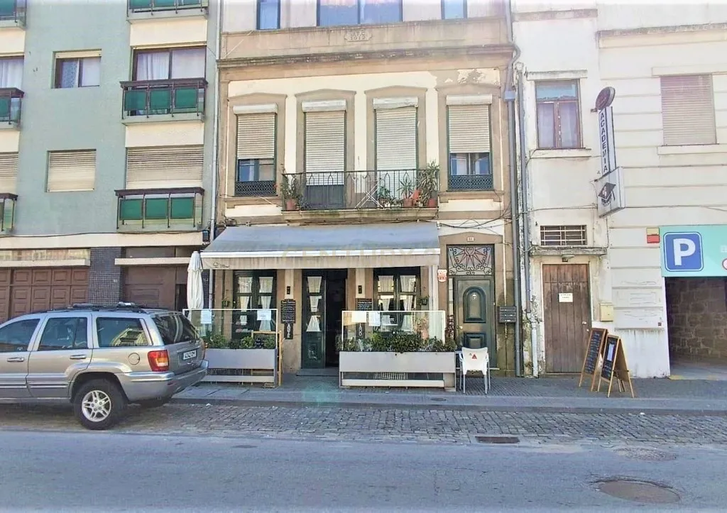 Trespasse de um conceituado restaurante "O Malcriado", com apartamento T2 associado, no centro de Matosinhos, Porto - Image 2