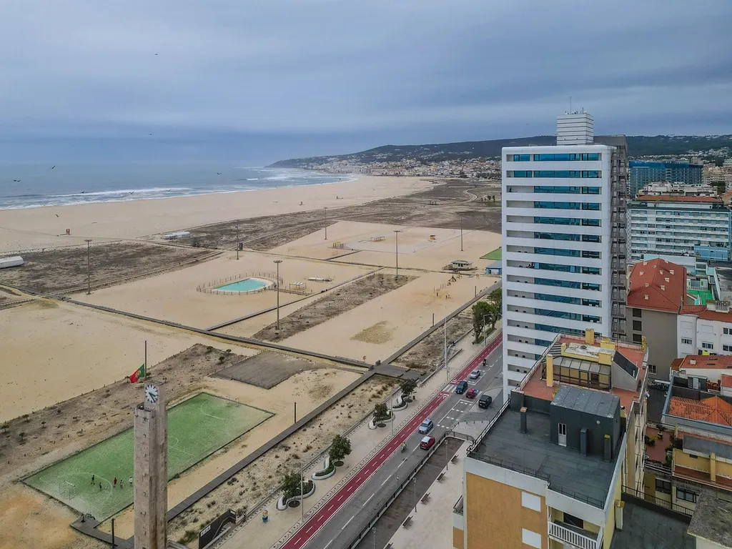 Penthouse T3 na mais privilegiada localização da Figueira da Foz - Image 2