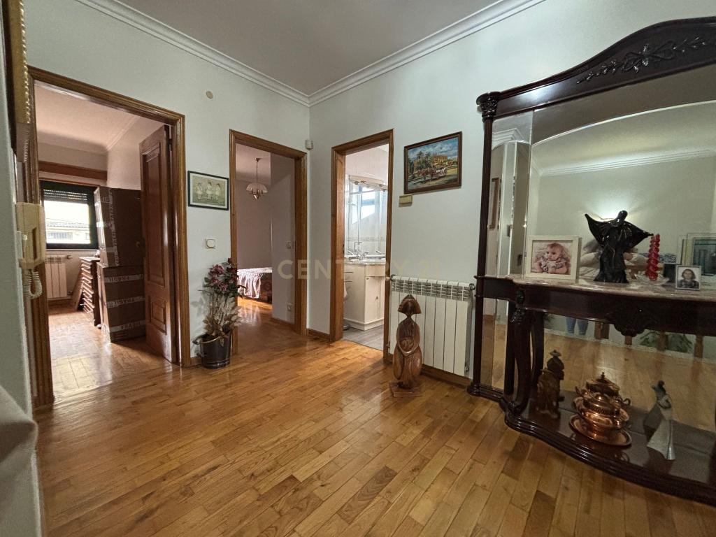 Moradia T6 com Vista Panorâmica em Vila Real - Image 28