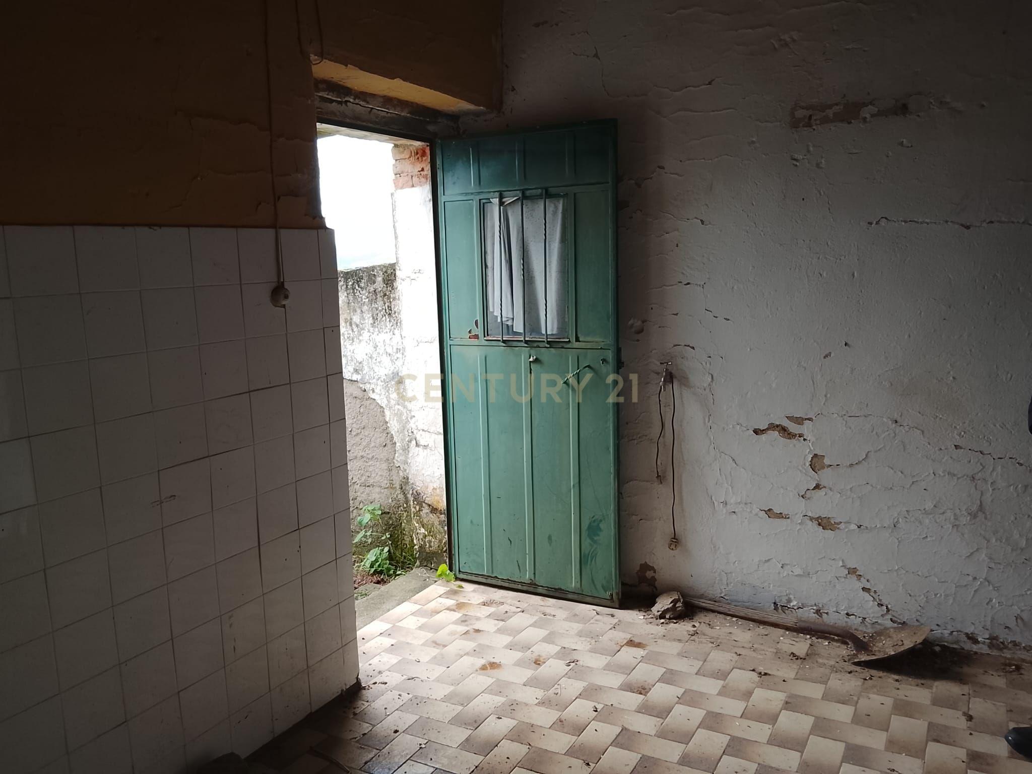 Oportunidade Investimento! Moradia T2 p/recuperar, Salavessa, Nisa - View 3