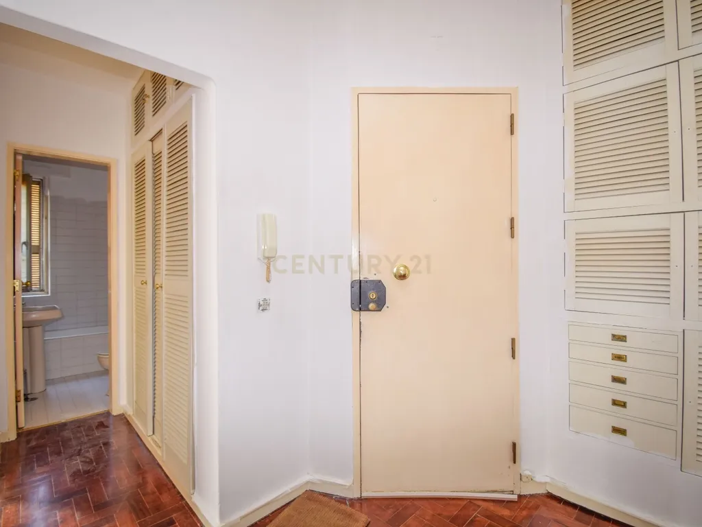 T3 em Alfragide com 125 m² – Oportunidade para Remodelação com Potencial - Image 12