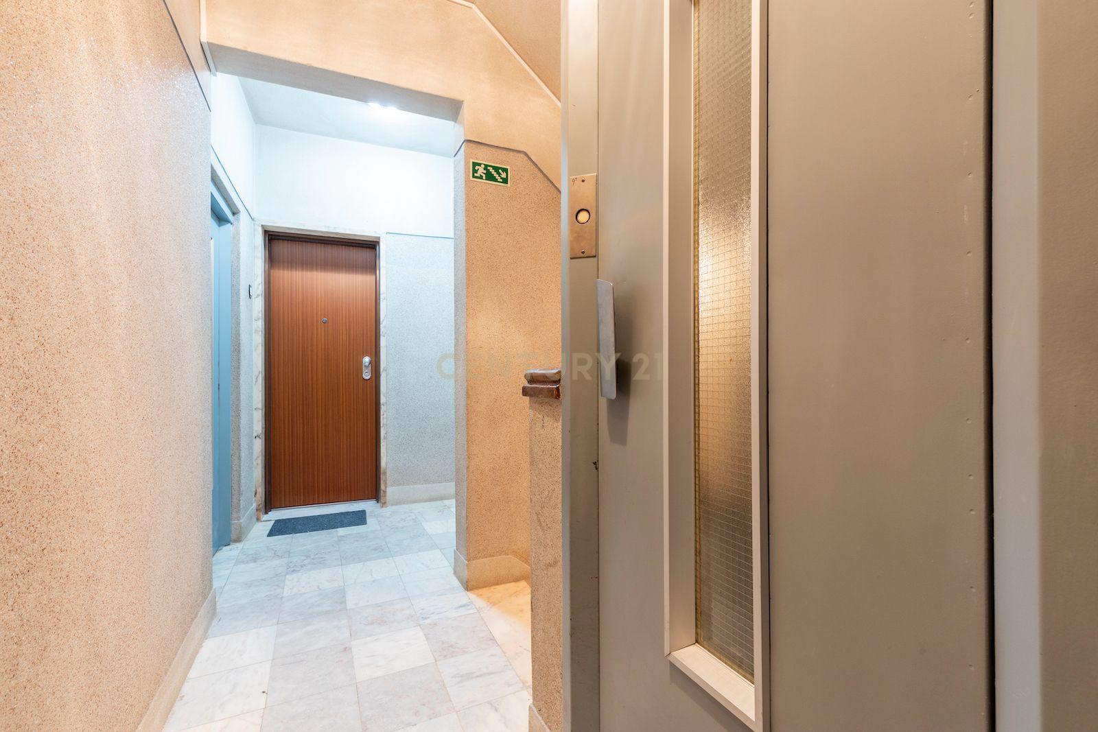Apartamento T3 Totalmente Renovado com Excelente Localização em Lisboa - Image 24