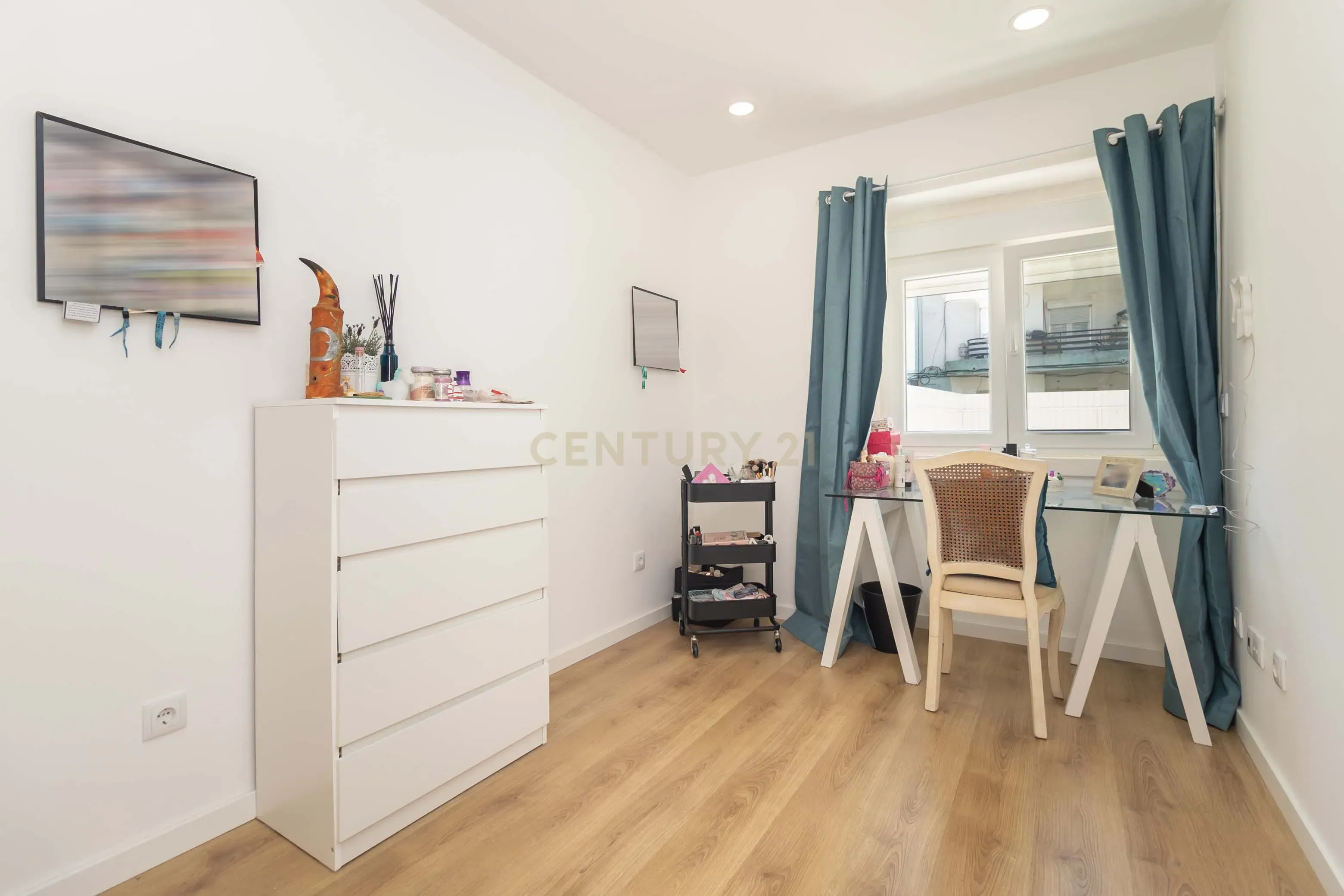 Apartamento T2 com quintal e estacionamento para morar ou investir! - Image 12