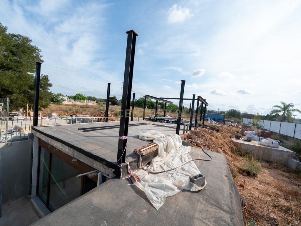 Obras inacabadas em andamento em La Cañada, Paterna - Image 20