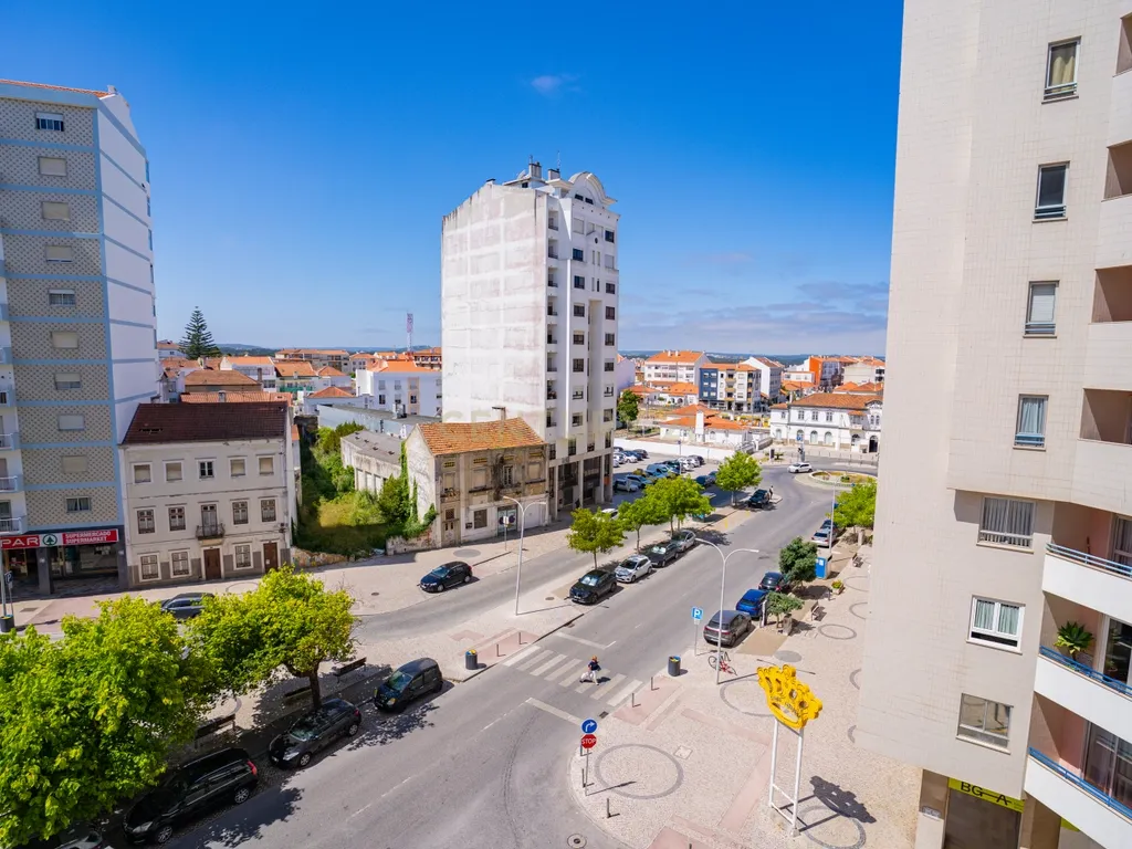 Apartamento T3 Totalmente Renovado | Centro de Caldas da Rainha - Image 14