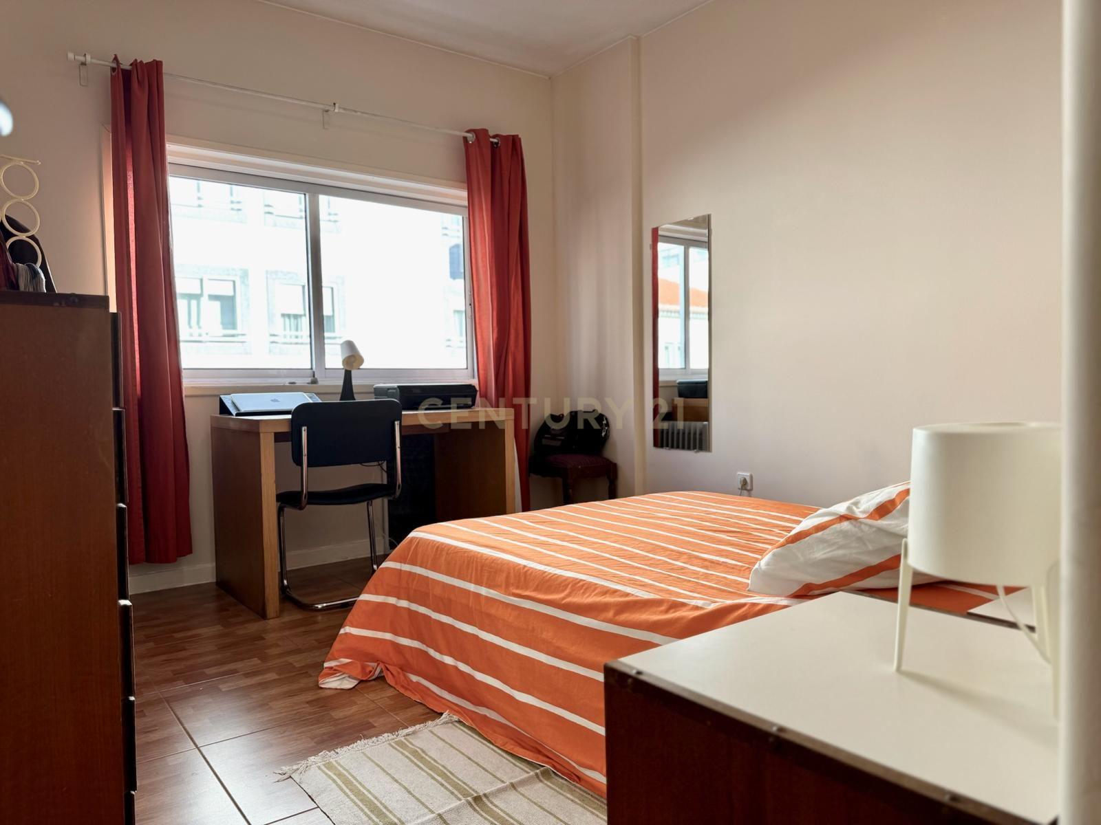 Fantástico Apartamento T2 com Varandas no Centro do Porto - Image 22