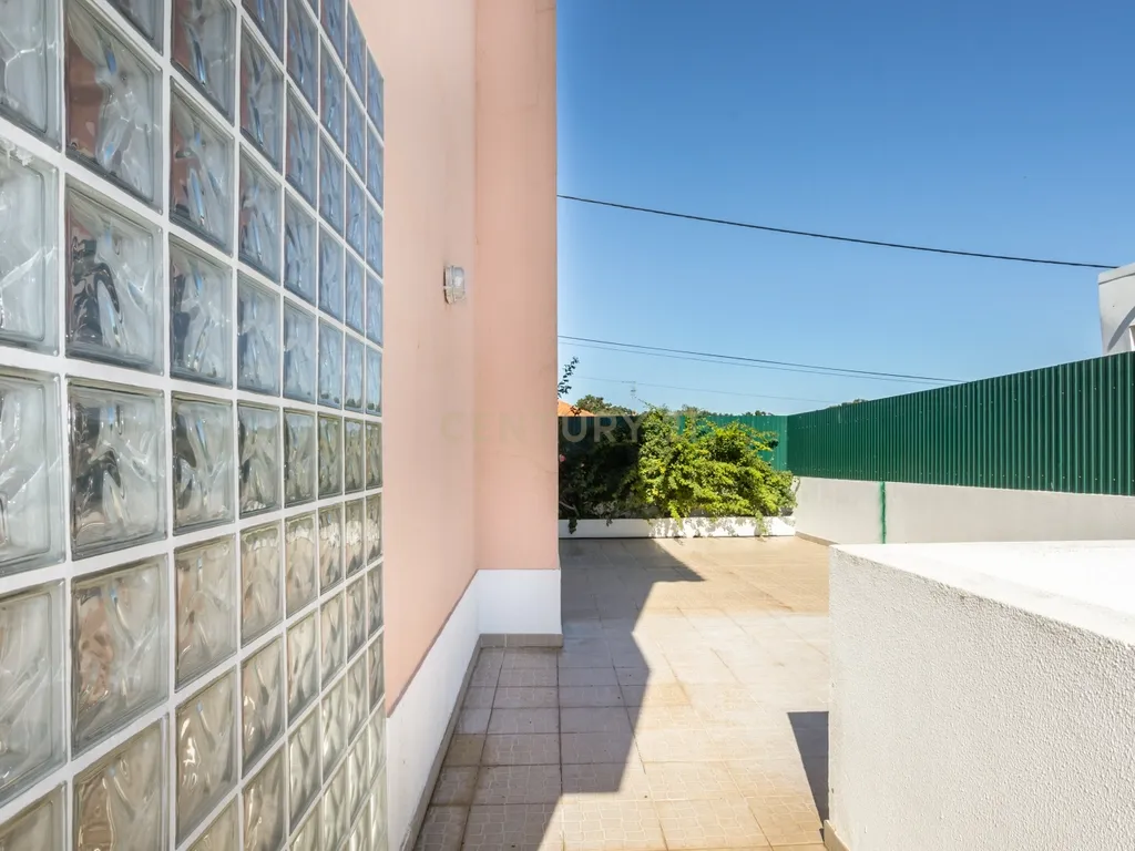 Moradia T4 em Setúbal | Conforto, Espaço e Privacidade - Image 30