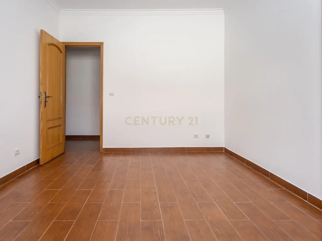 Moradia de 6 assoalhadas em lote de 500 m2 - Image 30
